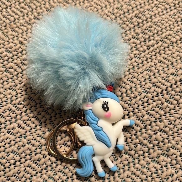 UNICORN KEYCHAIN ๐ (1 PIECE) - Picture 10 of 16